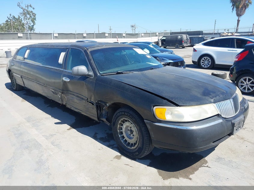 2000 Lincoln Town Car Signature VIN: 1L1FM81W3YY772549 Lot: 45582858
