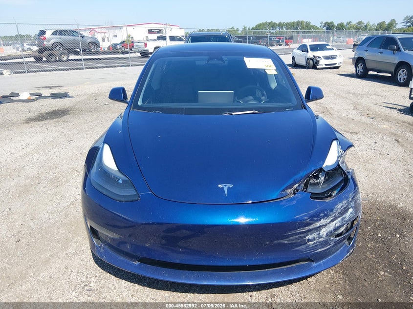 TESLA MODEL 3 - zdjęcie 11
