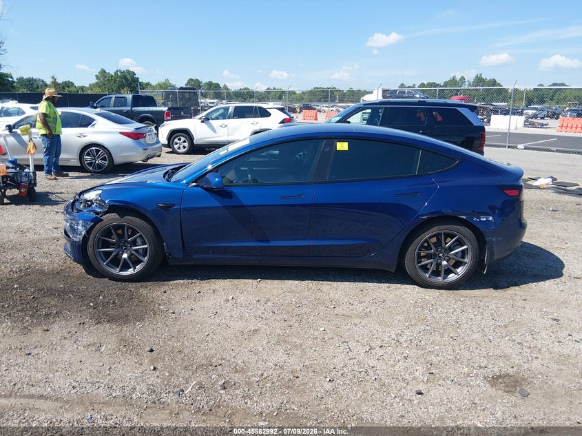 TESLA MODEL 3 - zdjęcie 13