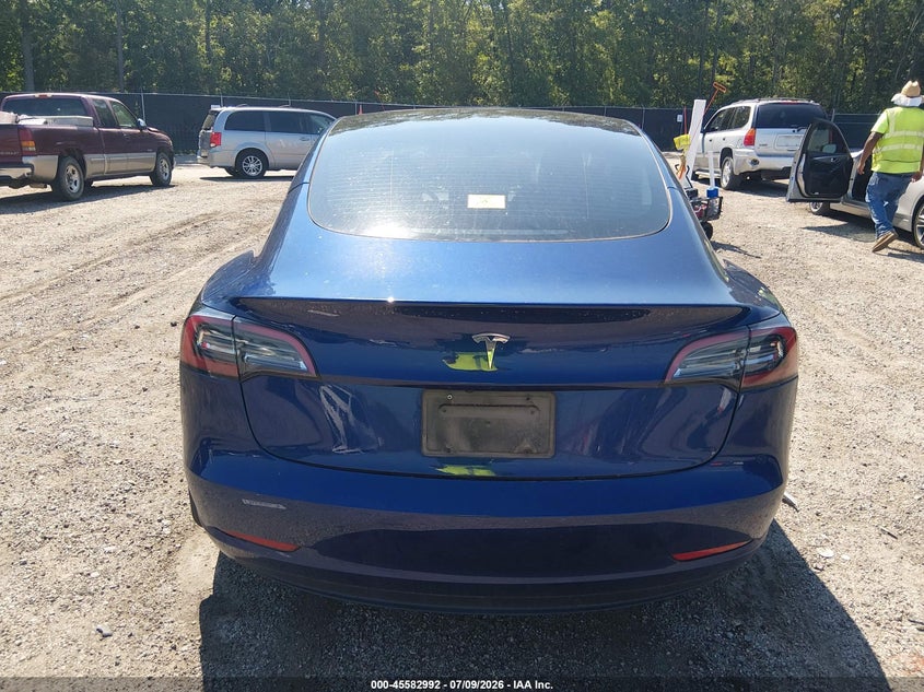 TESLA MODEL 3 - zdjęcie 15