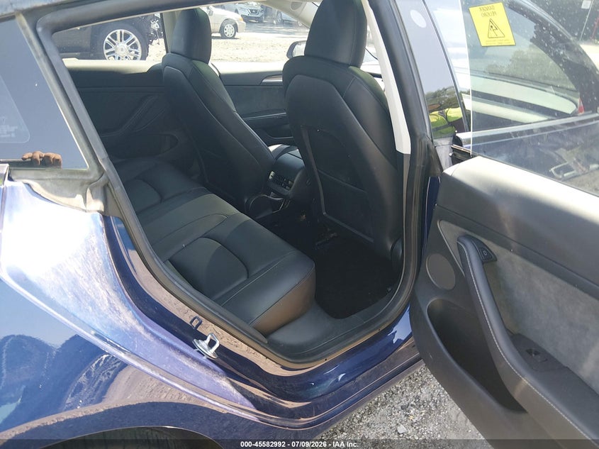 TESLA MODEL 3 - zdjęcie 8