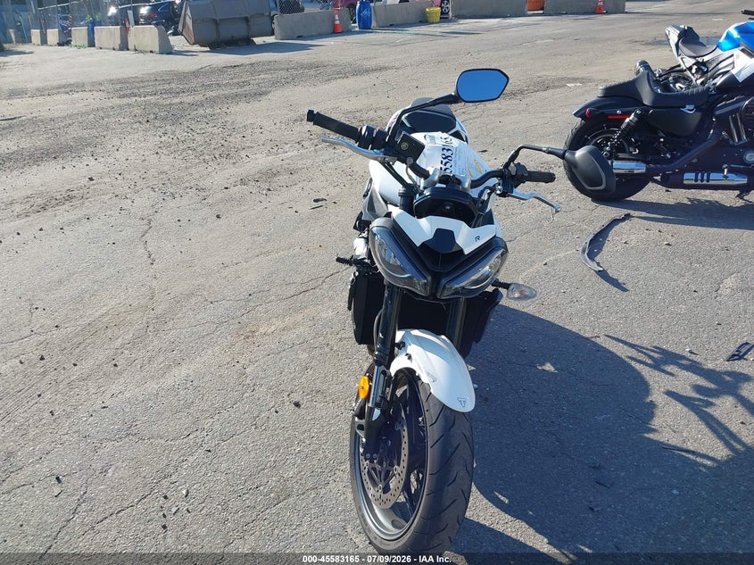 2024 TRIUMPH MOTORCYCLE STREET TRIPLE auction photo 5