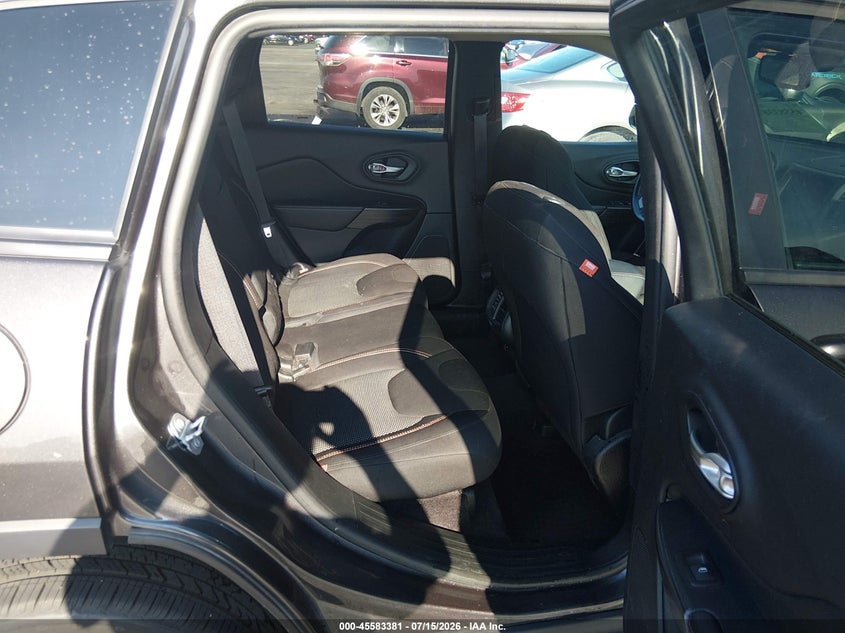 2016 JEEP CHEROKEE auction photo 8