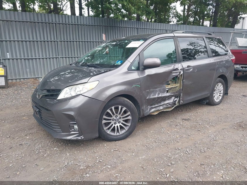 2018 Toyota Sienna, Left & Right Side, IAAI, VIN 5TDYZ3DC0JS949223 — photo 2