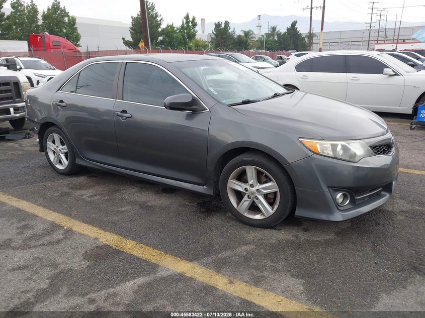 2013 TOYOTA CAMRY SE