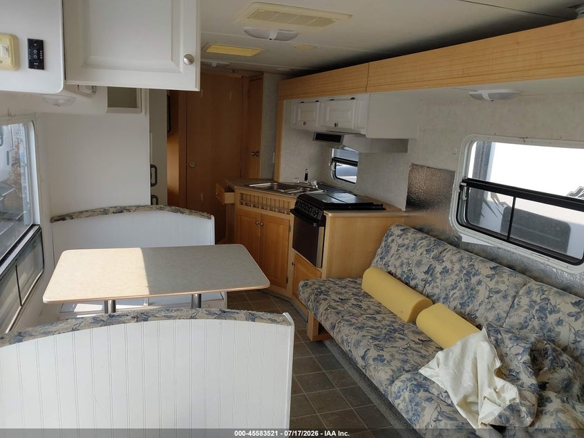 2005 R-VISION 28 FT auction photo 5