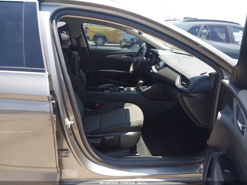 2018 BUICK REGAL TOURX auction photo 5