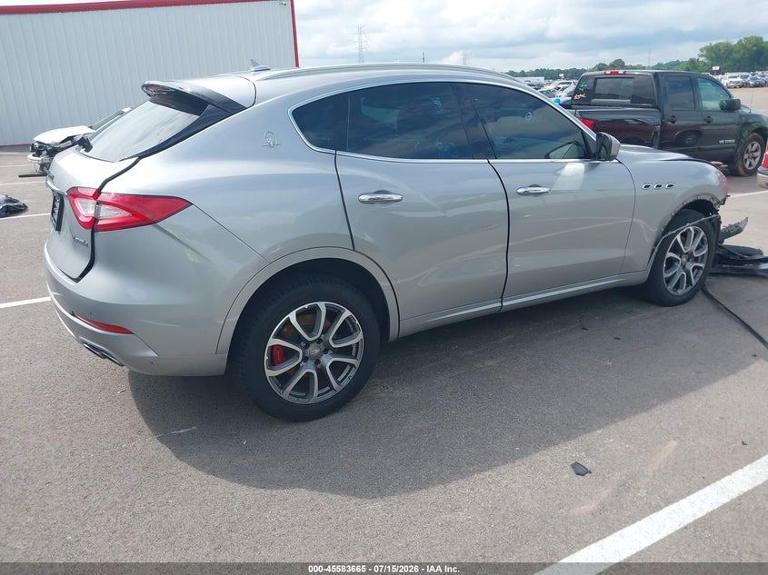 2017 MASERATI LEVANTE auction photo 4