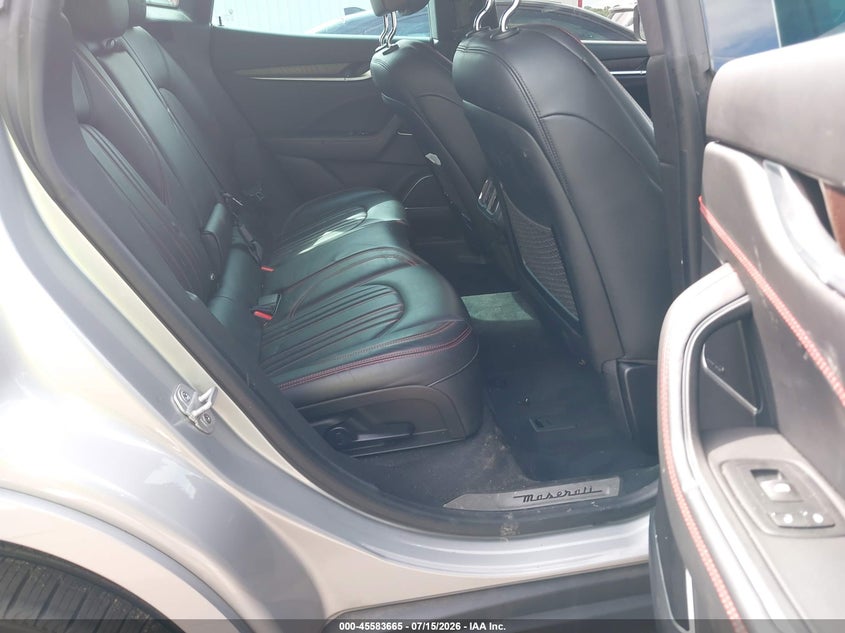 2017 MASERATI LEVANTE auction photo 8