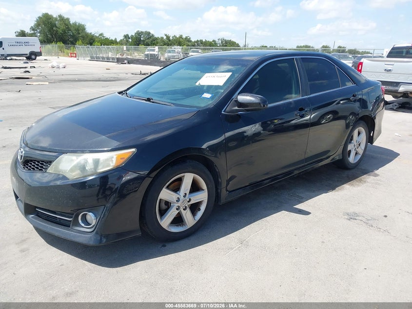 2014 TOYOTA CAMRY auction photo 2