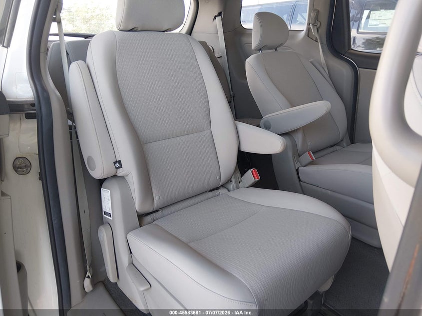 2018 KIA SEDONA auction photo 8