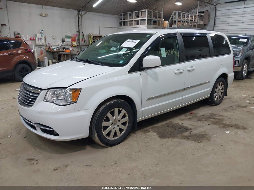 2014 CHRYSLER TOWN & COUNTRY auction photo 2
