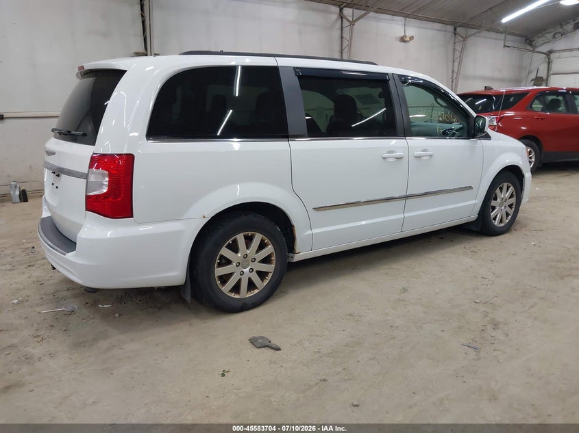 2014 CHRYSLER TOWN & COUNTRY auction photo 4