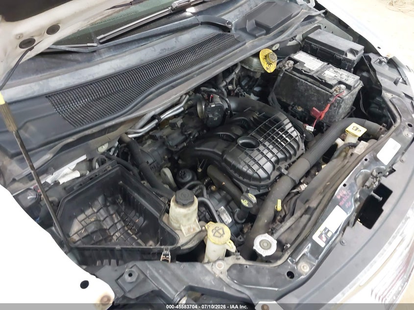 2014 CHRYSLER TOWN & COUNTRY auction photo 6
