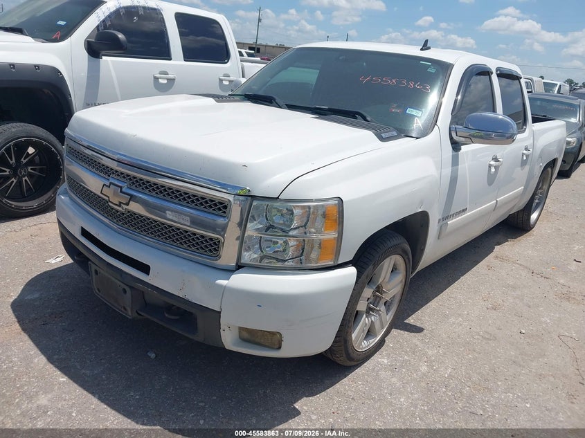 2007 Chevrolet Silverado, Normal Wear & Tear, IAAI, VIN 3GCEC13007G543241 — photo 2