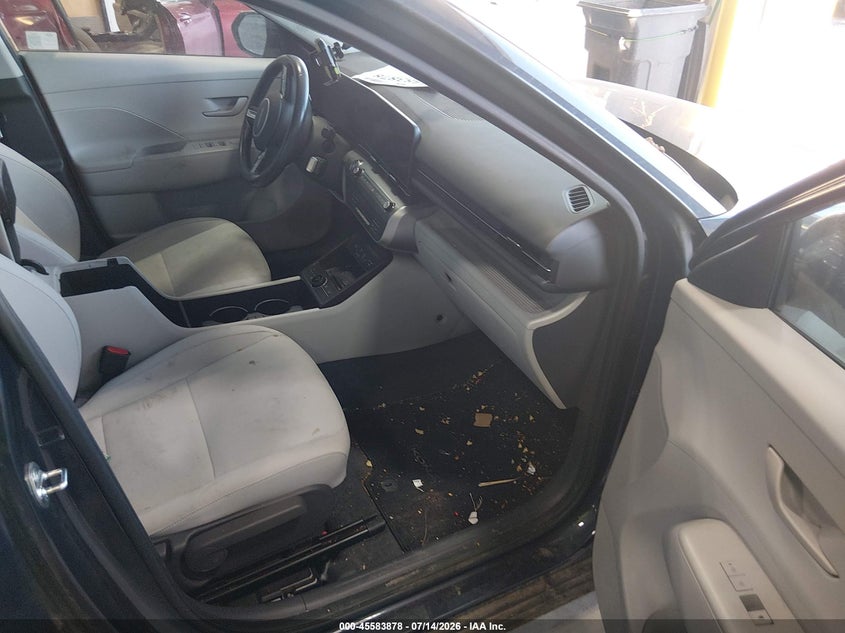 2024 HYUNDAI KONA auction photo 5