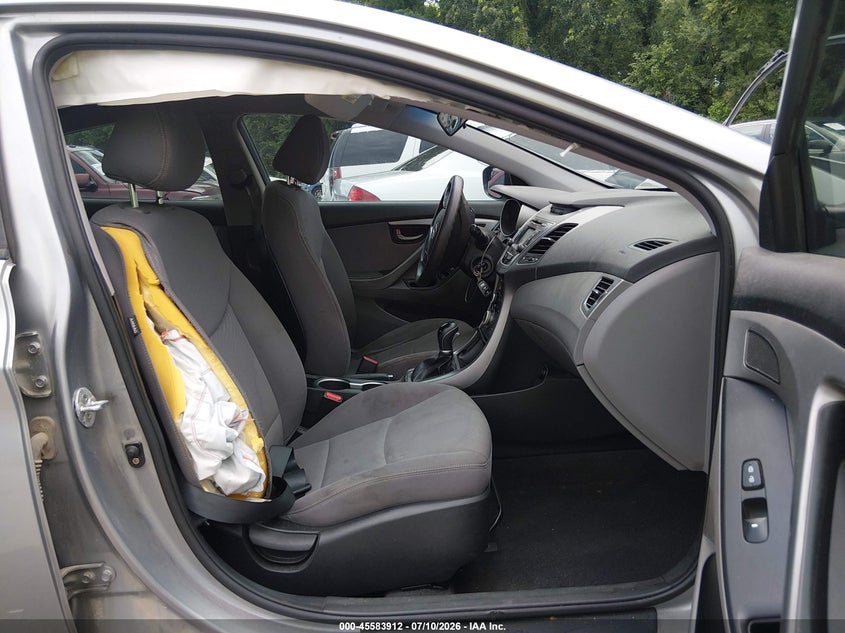 2016 HYUNDAI ELANTRA auction photo 5