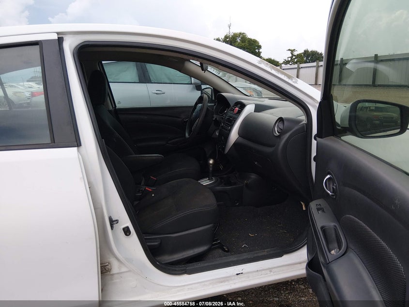 2017 NISSAN VERSA auction photo 5