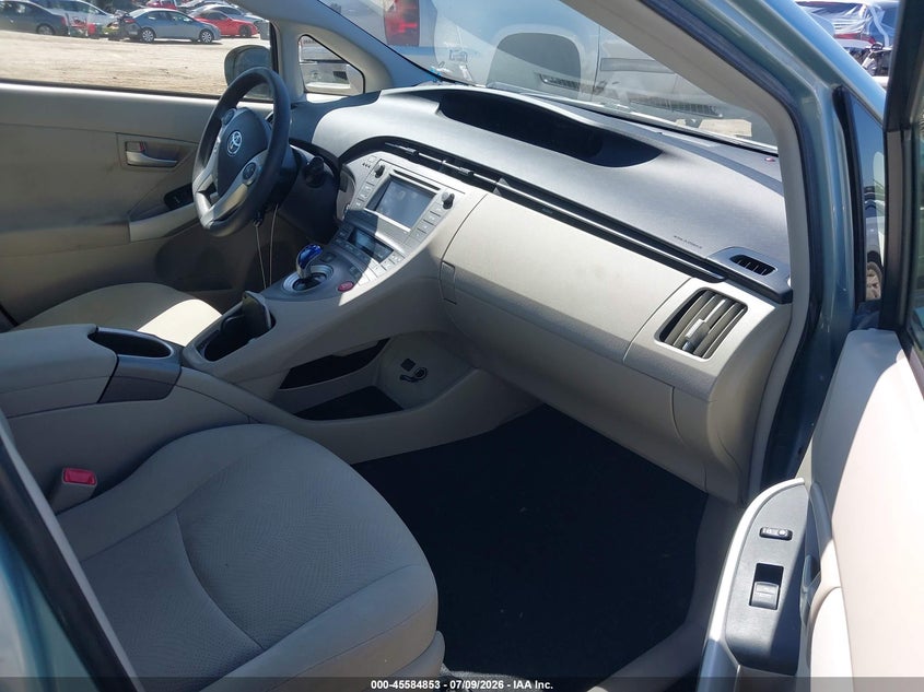 2013 TOYOTA PRIUS auction photo 5