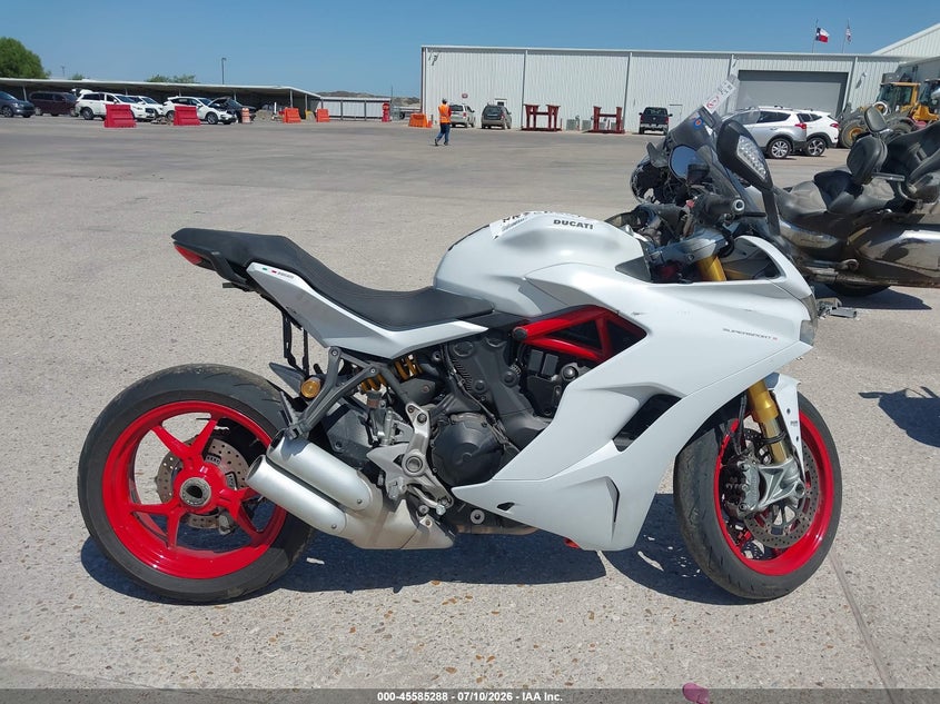 2017 Ducati Supersport VIN: ZDMVABDS5HB002373 Lot: 45585288