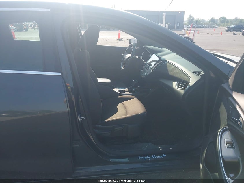 2017 CHEVROLET MALIBU auction photo 5
