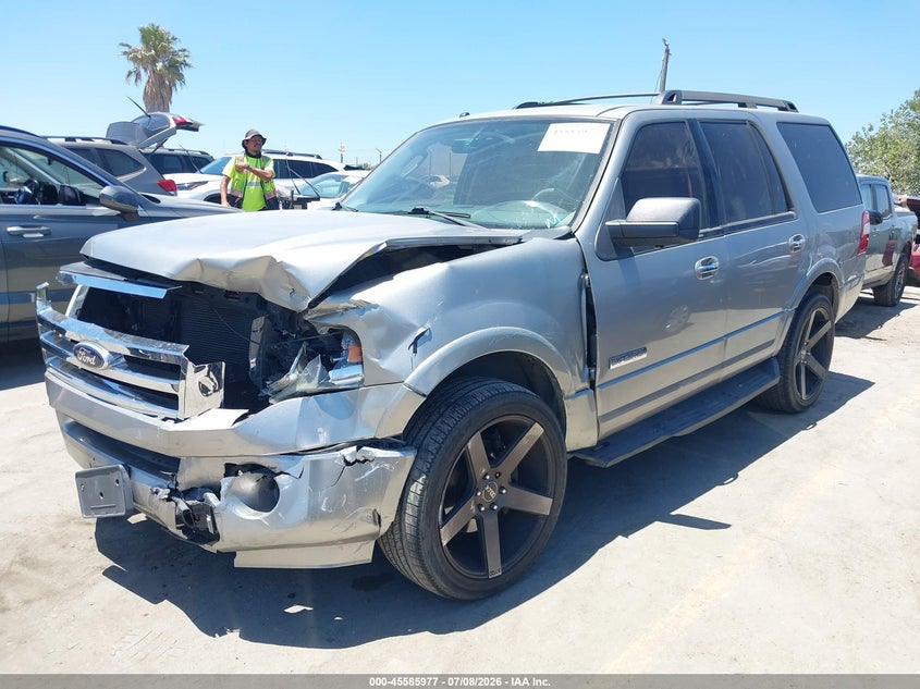 2008 Ford Expedition, Front End, IAAI, VIN 1FMFU15528LA17154 — photo 2
