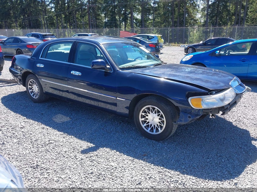 2001 Lincoln Town Car Signature VIN: 1LNHM82W01Y706214 Lot: 45586143