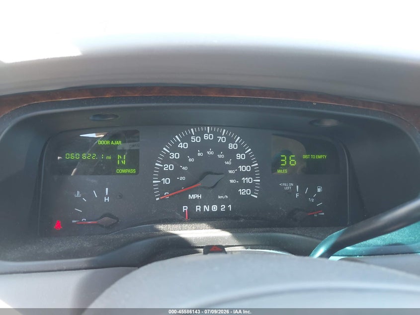 2001 Lincoln Town Car Signature VIN: 1LNHM82W01Y706214 Lot: 45586143
