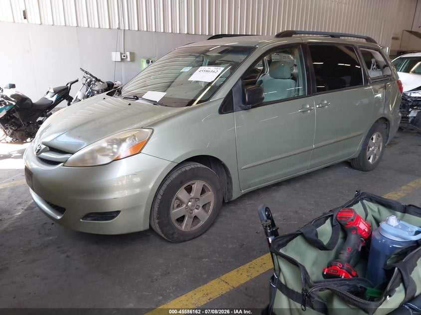 2008 TOYOTA SIENNA auction photo 2