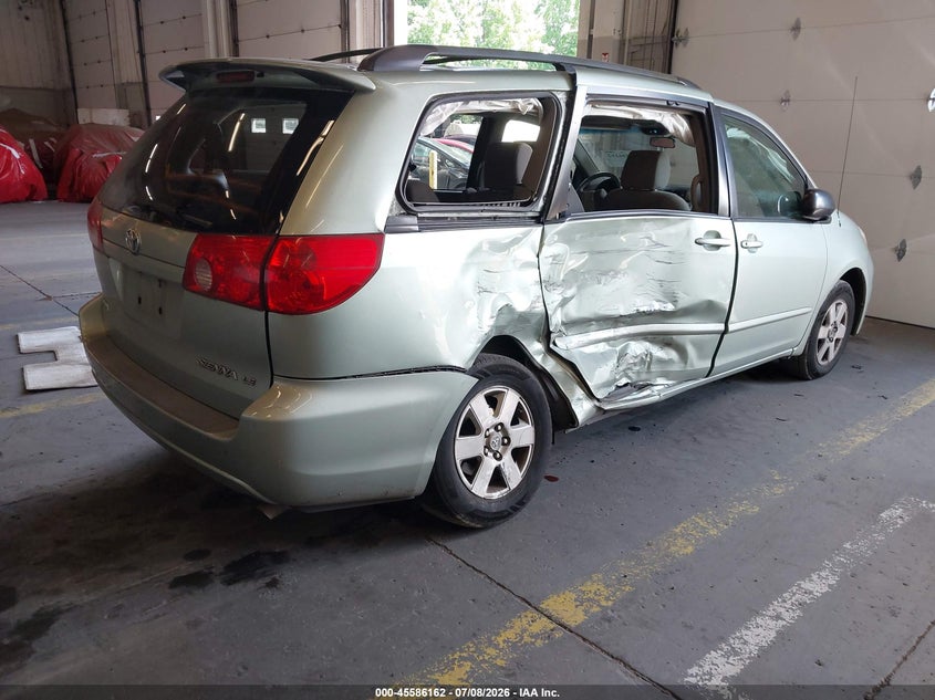 2008 TOYOTA SIENNA auction photo 4