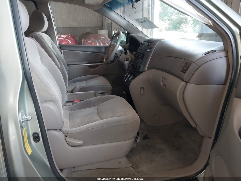 2008 TOYOTA SIENNA auction photo 5