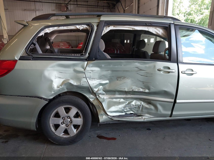 2008 TOYOTA SIENNA auction photo 6