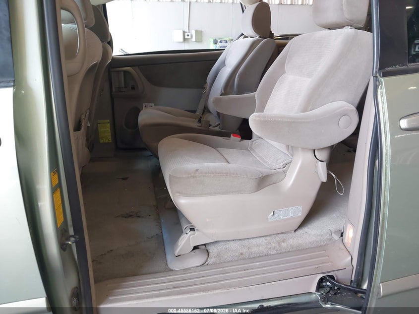 2008 TOYOTA SIENNA auction photo 8