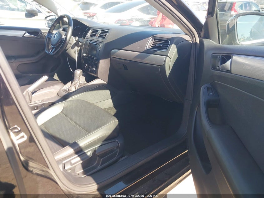 2017 VOLKSWAGEN JETTA auction photo 5