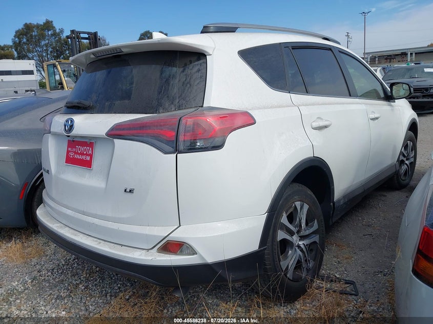 2017 TOYOTA RAV4 LE — Photo 4