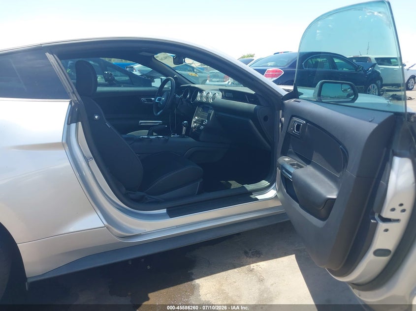 2019 FORD MUSTANG auction photo 5