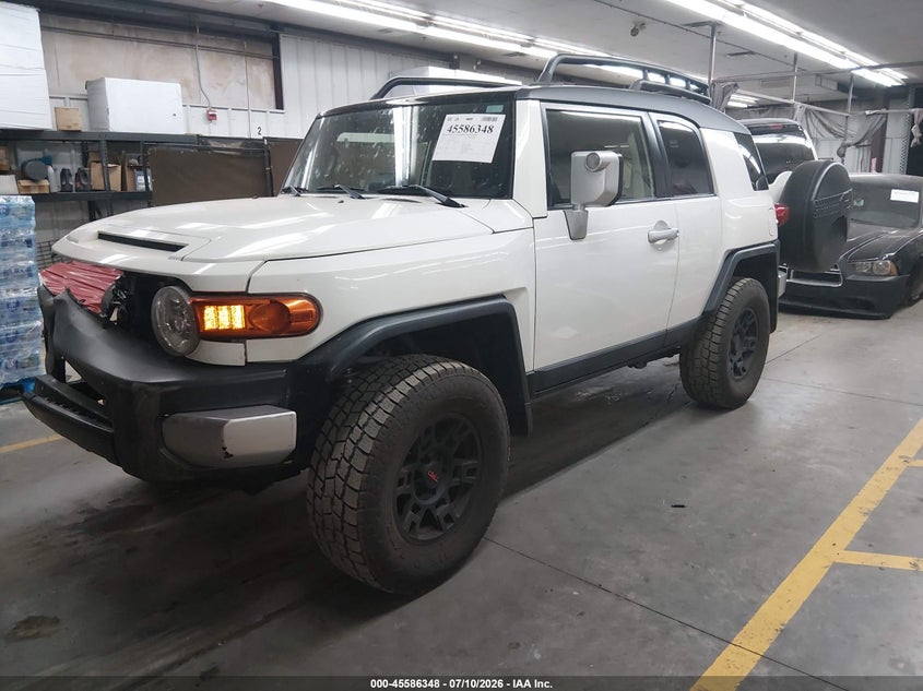 2014 TOYOTA FJ CRUISER auction photo 2