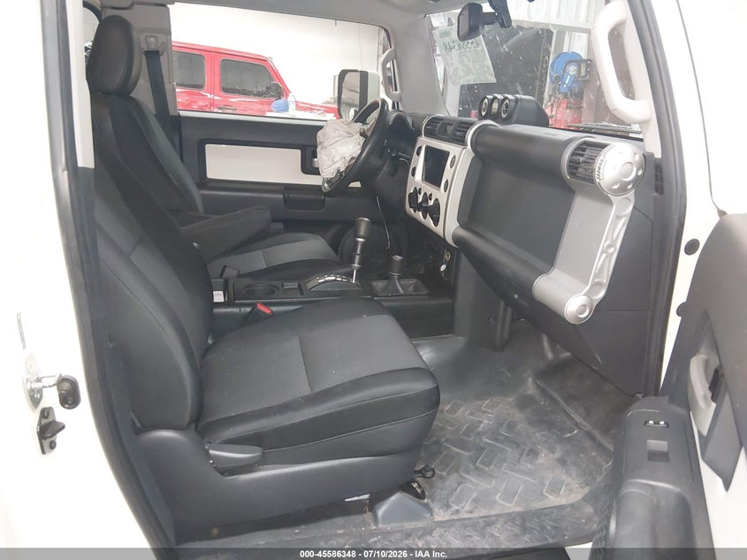 2014 TOYOTA FJ CRUISER auction photo 5