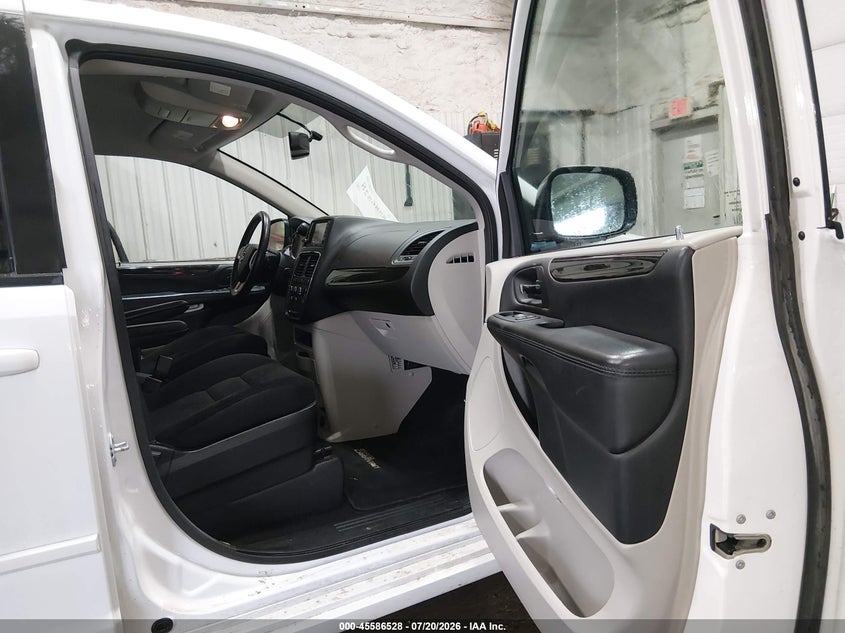 2017 DODGE GRAND CARAVAN auction photo 5