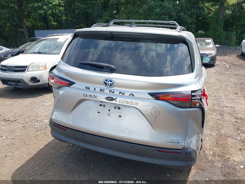 2021 Toyota Sienna (VIN: 5TDYRKEC9MS043505)