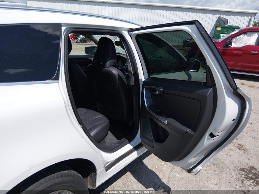 2016 Volvo Xc60 T5 Drive-E Premier VIN: YV440MDK3G2775425 Lot: 45586706