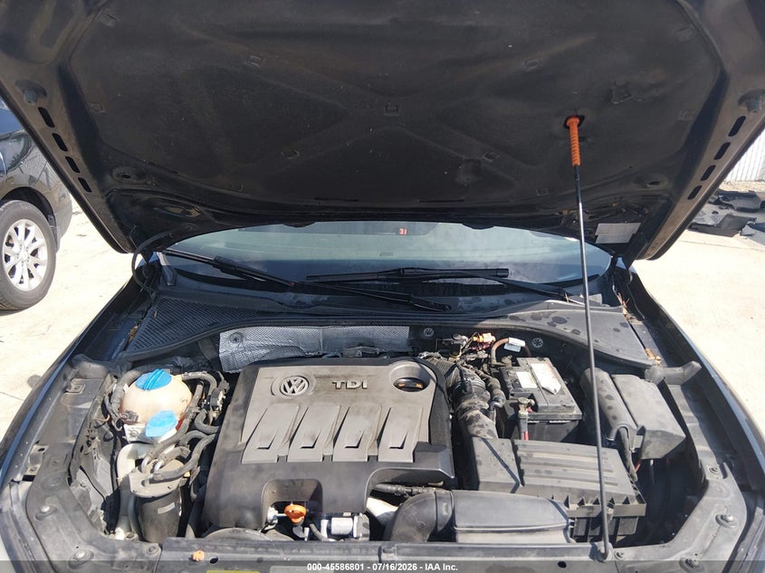 2013 Volkswagen Passat 2.0L Tdi Se VIN: 1VWBN7A37DC044560 Lot: 45586801