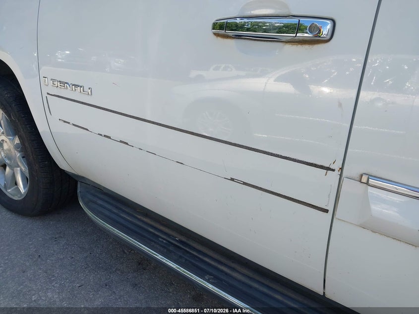 2007 GMC YUKON DENALI auction photo 6
