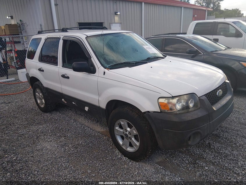 2005 FORD ESCAPE auction photo 1