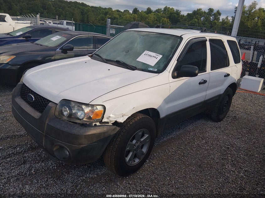 2005 FORD ESCAPE auction photo 2