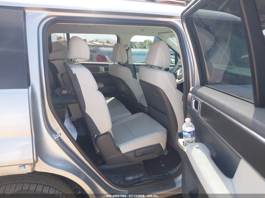 2025 HYUNDAI SANTA FE HYBRID auction photo 8