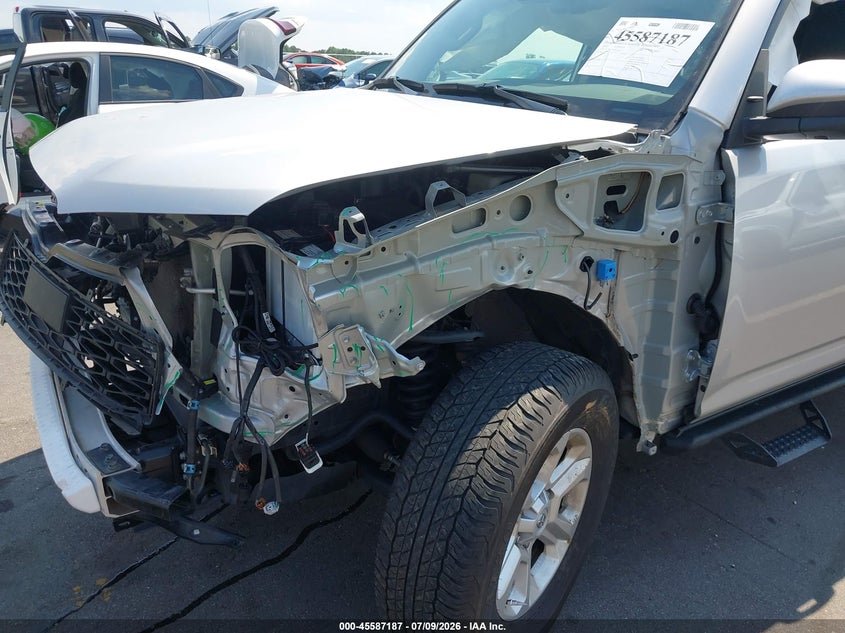 2024 TOYOTA 4RUNNER auction photo 6