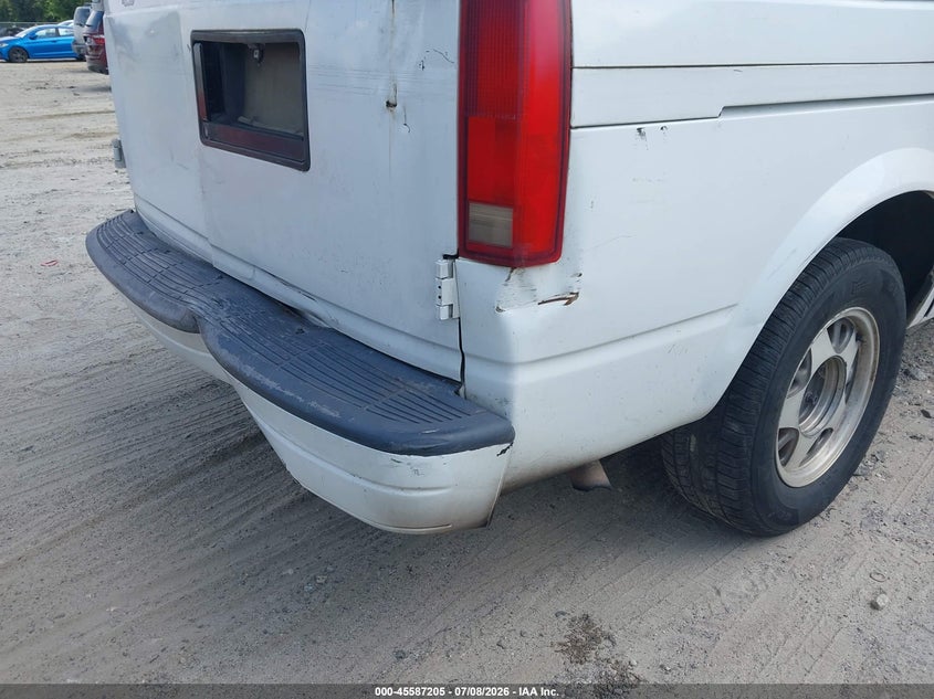 1998 Chevrolet Astro Upfitter Pkg. VIN: 1GBDM19W7WB101153 Lot: 45587205