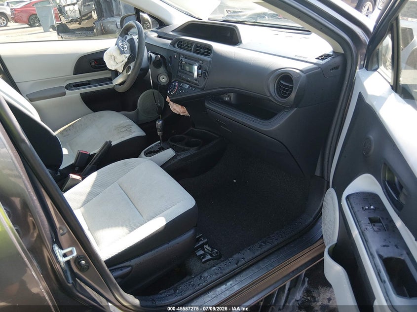 2012 TOYOTA PRIUS C auction photo 5