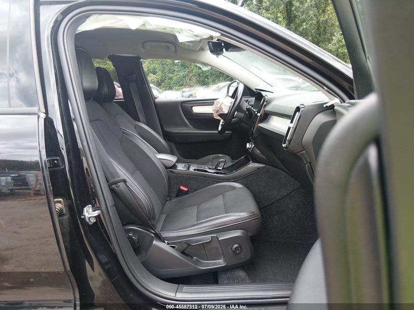 VOLVO XC40 2020 VIN YV4162UK2L2323840